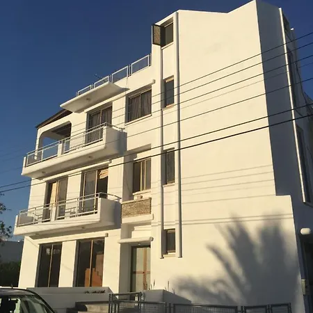 Kostas Two Bedroom Penthouse Lägenhet