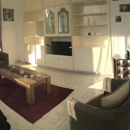 Kostas Two Bedroom Penthouse Lägenhet *